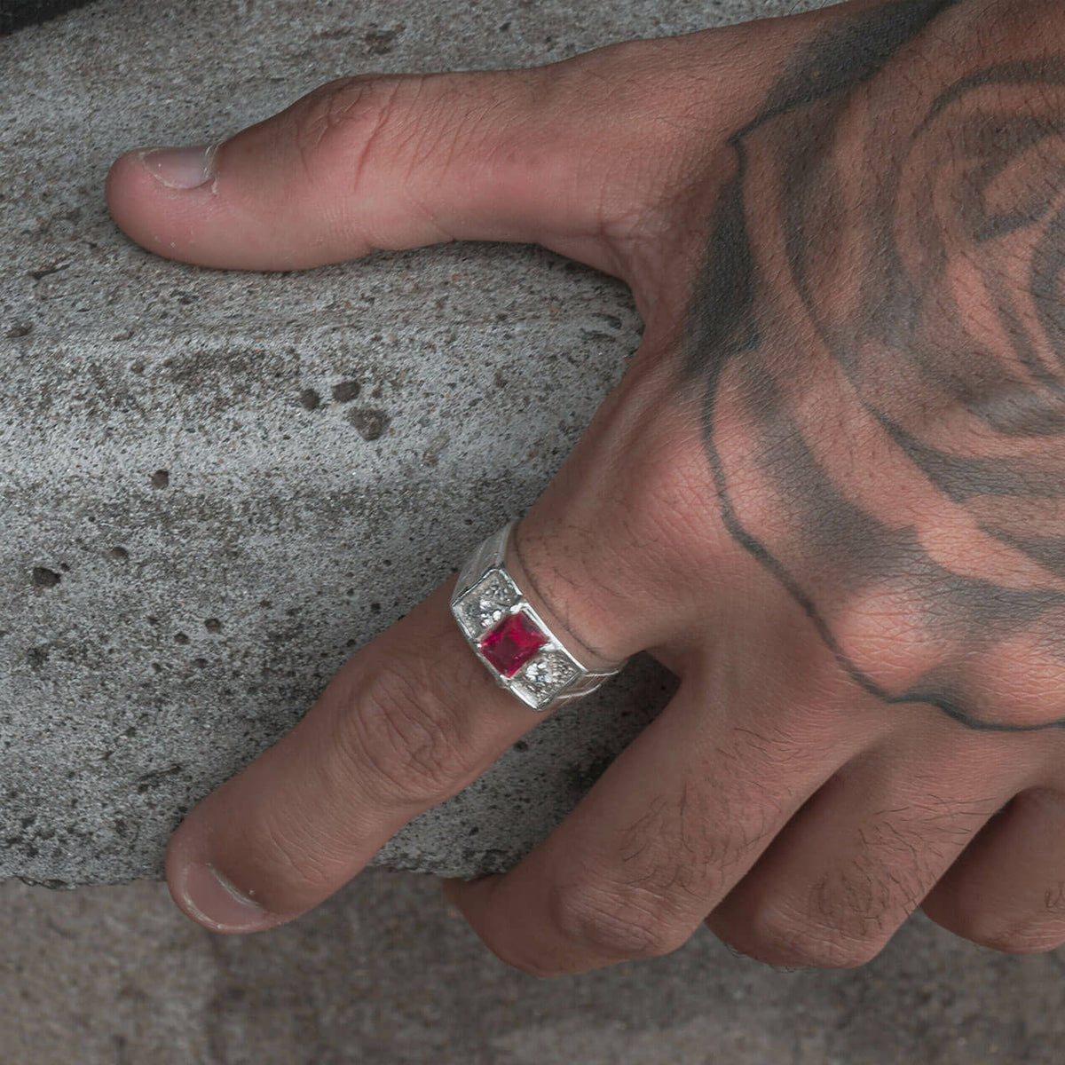 anel formatura vermelho masculino de prata 925. Anéis masculinos. Anel pedra vermelho. anel de prata masculino. anel masculino. joias masculinas. anel de formatura masculino.
