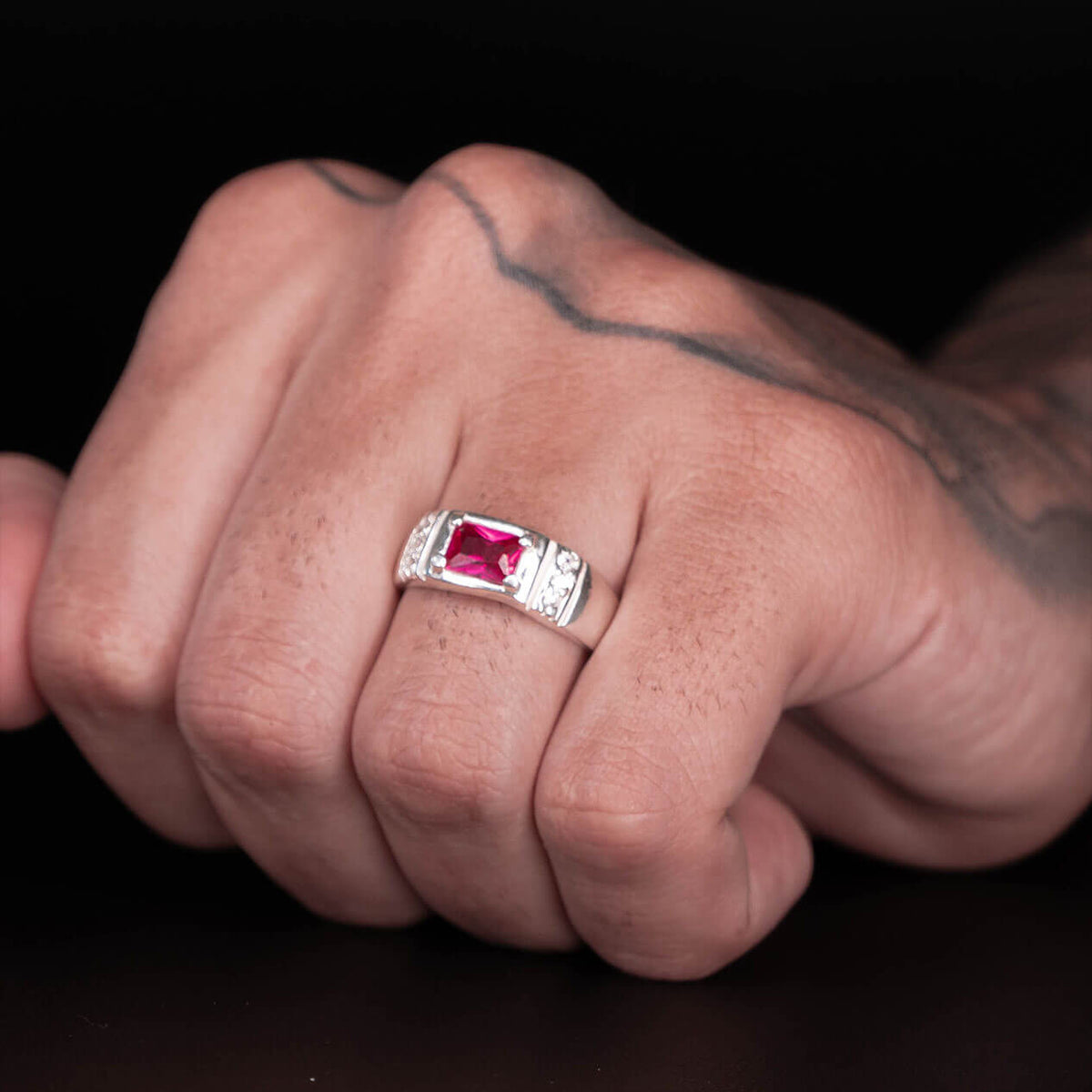 anel formatura vermelho masculino de prata 925. Anéis masculinos. Anel pedra vermelha. anel de prata masculino. anel masculino. joias masculinas. anel de formatura masculino.